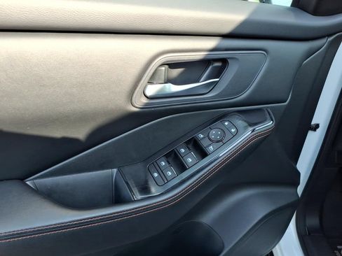 Certified 2025 Nissan Rogue SV AWD/4WD image 3