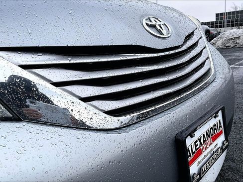 Used 2015 Toyota Sienna Limited Premium image 30
