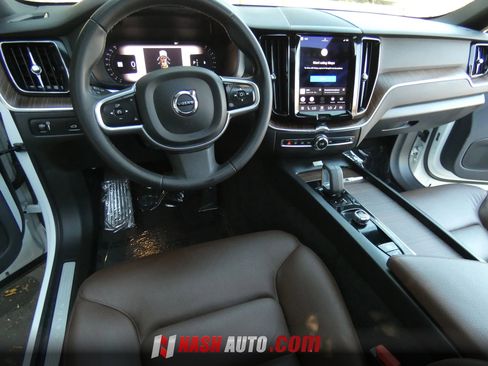 Used 2022 Volvo XC60 B5 Momentum AWD/4WD image 23
