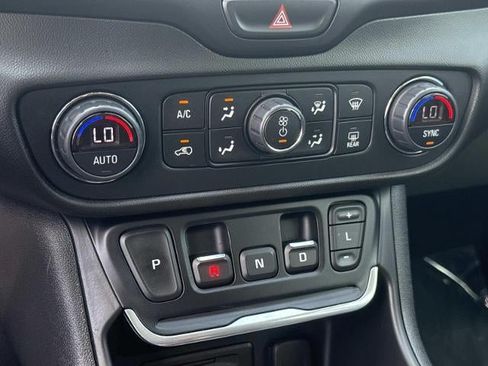 Used 2020 GMC Terrain Denali w/ Denali Premium Package FWD image 22