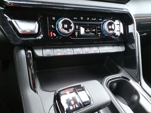 Certified 2023 GMC Sierra 1500 AT4 w/ AT4 Premium Package image 11