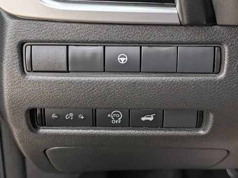 Used 2025 Nissan Rogue SV AWD/4WD image 22