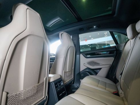 Used 2025 Porsche Macan Electric image 17