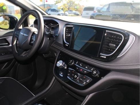 New 2026 Chrysler Pacifica Limited w/ S Appearance Package image 25