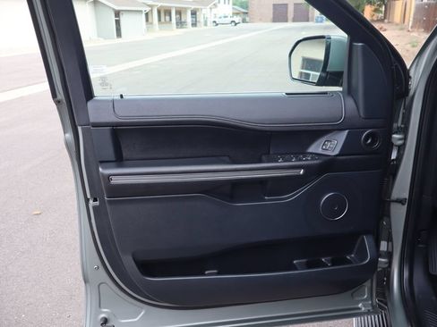 Used 2019 Ford Expedition XLT w/ Equipment Group 202A AWD/4WD image 25