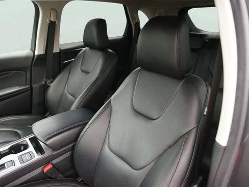 Used 2022 Ford Edge Titanium AWD/4WD image 10