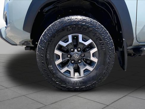 Used 2023 Toyota Tacoma TRD Off-Road w/ Technology Package AWD/4WD image 11