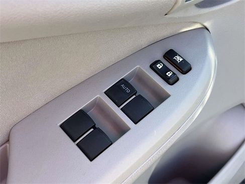 Used 2012 Toyota Corolla LE image 17