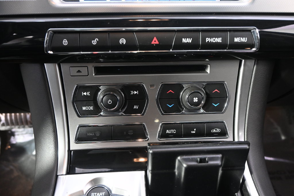 Used 2014 Jaguar XF Supercharged RWD image 31