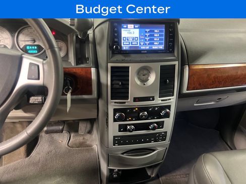 Used 2008 Chrysler Town & Country Touring FWD image 22