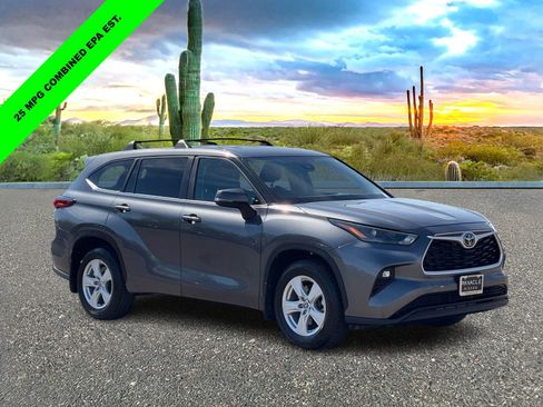 Used 2023 Toyota Highlander LE image 7