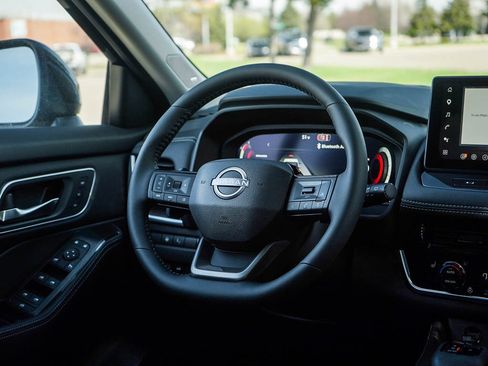 New 2026 Nissan Rogue Platinum w/ Platinum Premium Package AWD/4WD image 16