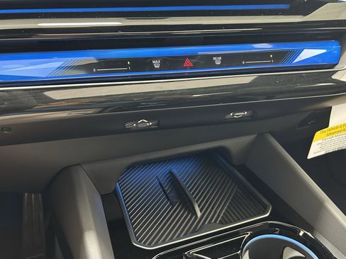 Used 2025 BMW i5 M60 w/ Premium Package image 19