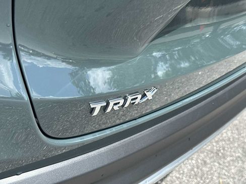 Certified 2025 Chevrolet Trax LT FWD image 11