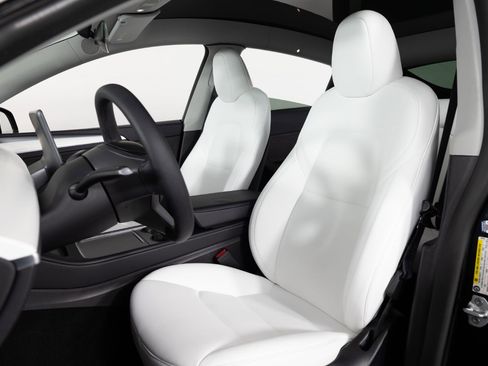 Used 2024 Tesla Model Y Performance image 15