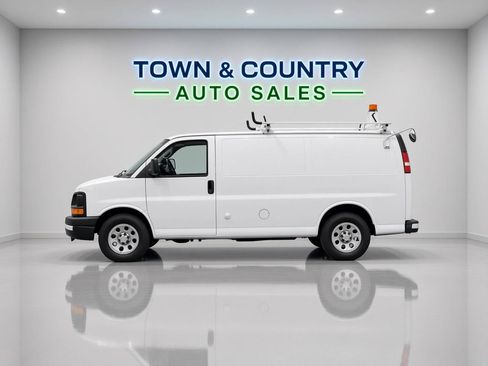 Used 2013 Chevrolet Express 1500 RWD image 2