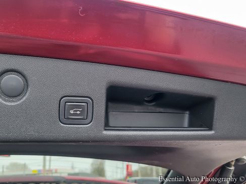 Used 2021 Chevrolet Equinox LT image 24