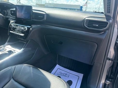 Used 2022 Ford Explorer Limited w/ Equipment Group 301A RWD image 11