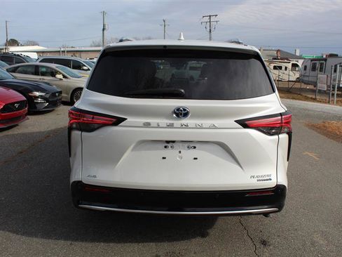 Used 2022 Toyota Sienna Platinum AWD/4WD image 7