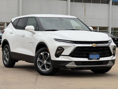 Certified 2025 Chevrolet Blazer LT image 2