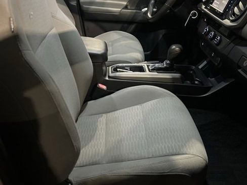 Used 2017 Toyota Tacoma SR5 image 5