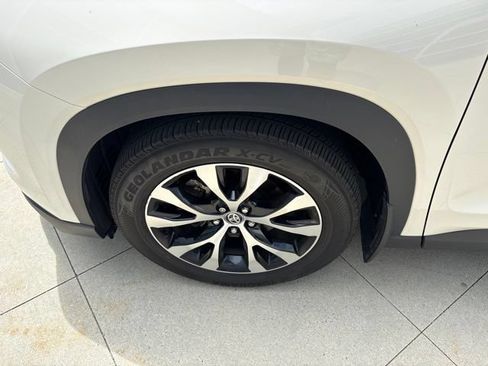 Used 2024 Toyota Grand Highlander AWD Hybrid image 11
