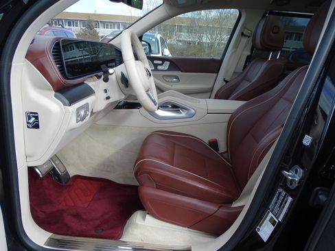 Used 2021 Mercedes-Benz Maybach GLS 600 4MATIC image 8