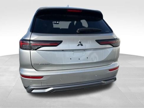 Used 2025 Mitsubishi Outlander AWD image 5