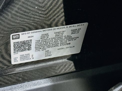 Used 2024 GMC Terrain SLE AWD/4WD image 12