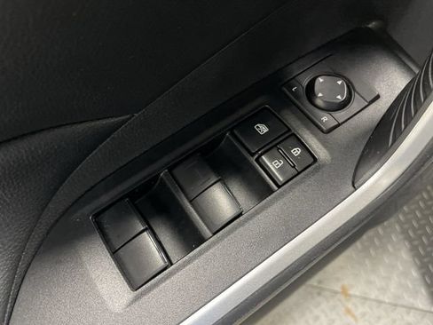 Used 2021 Toyota RAV4 LE w/ Carpet Mat Package (TMS) AWD/4WD image 15