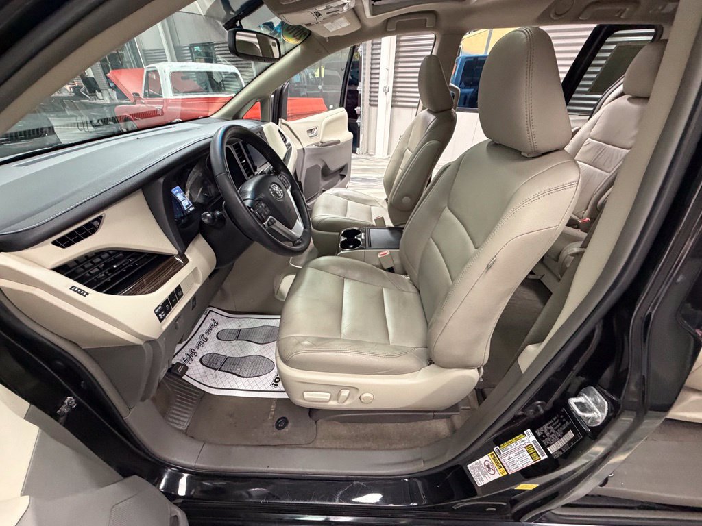 Used 2016 Toyota Sienna XLE w/ XLE Navigation Package FWD image 58