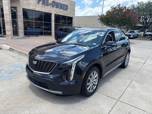 Used 2023 Cadillac XT4 Premium Luxury w/ Cold Weather Package FWD image 3
