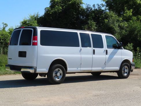Used 2017 Chevrolet Express 3500 LT w/ LT Preferred Equipment Group RWD image 3