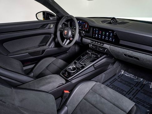 Certified 2025 Porsche 911 Carrera GTS image 15