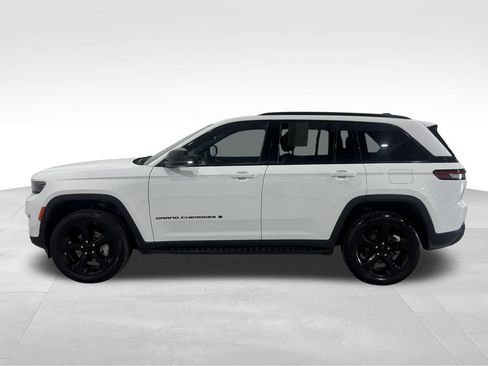 Used 2024 Jeep Grand Cherokee Limited w/ Luxury Tech Group II AWD/4WD image 12