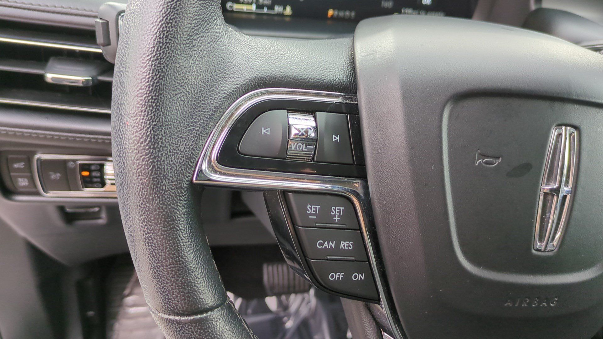 Used 2023 Lincoln Nautilus FWD w/ Premium Package image 16