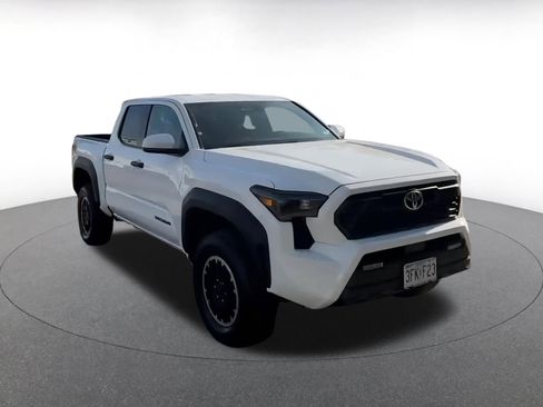 Used 2025 Toyota Tacoma TRD Off-Road image 3