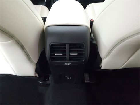 Used 2022 Ford Escape SE w/ SE Sport Appearance Package image 14