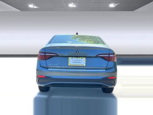 Used 2024 Volkswagen Jetta SE FWD image 10