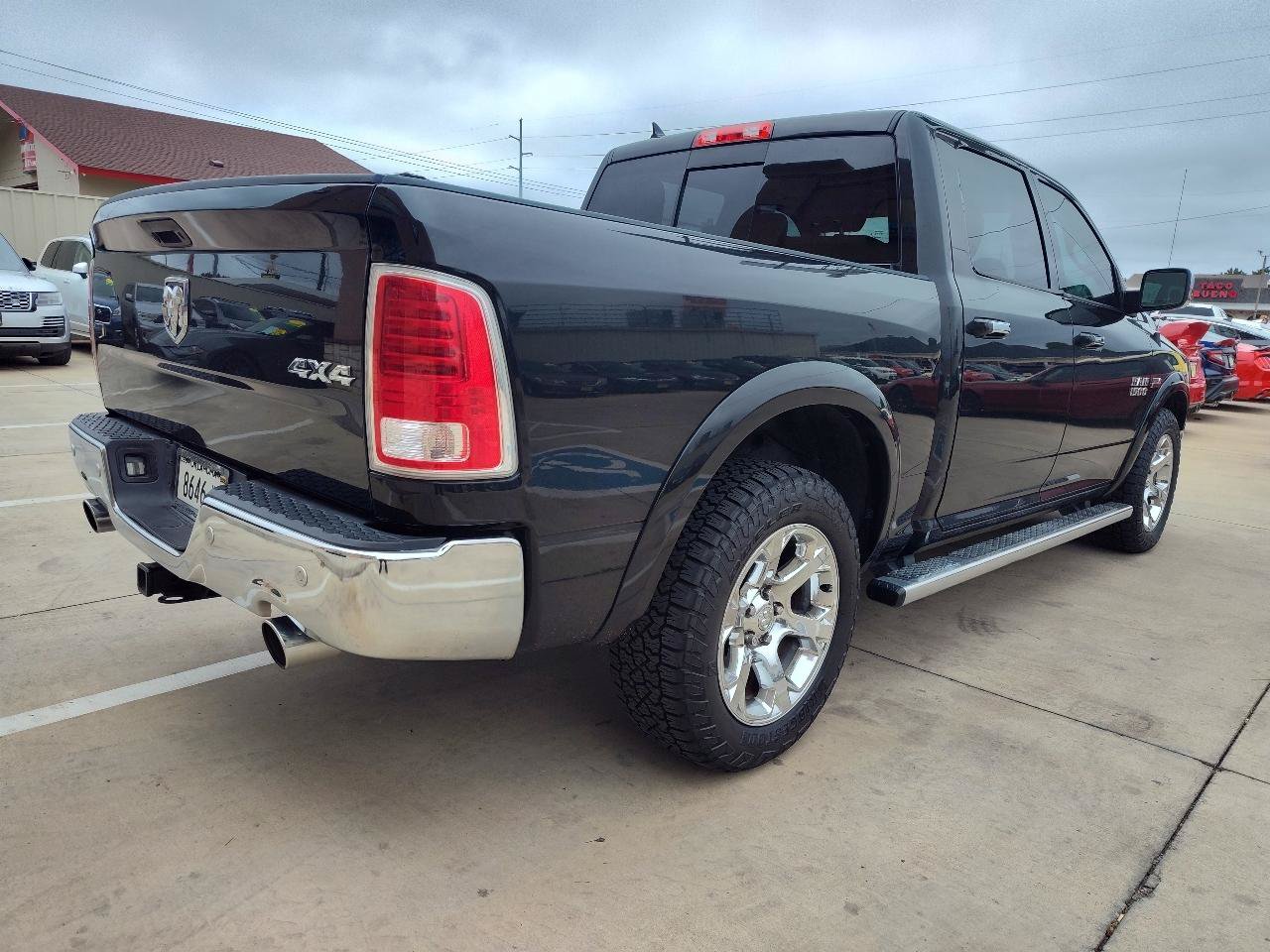 Used 2017 RAM 1500 Laramie w/ Convenience Group AWD/4WD image 4