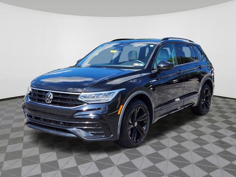 Certified 2023 Volkswagen Tiguan SE R-Line AWD/4WD image 2