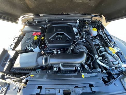 Used 2025 Jeep Wrangler Unlimited Sport AWD/4WD image 31