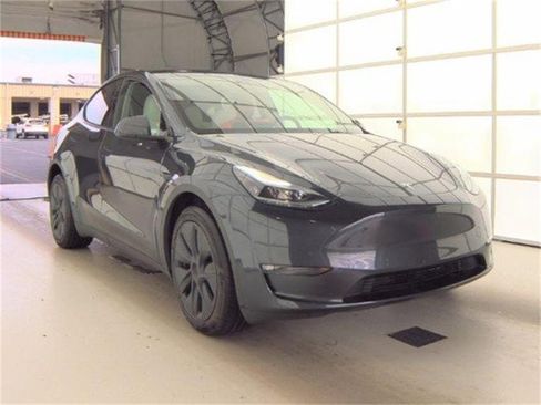 Used 2024 Tesla Model Y Long Range image 1