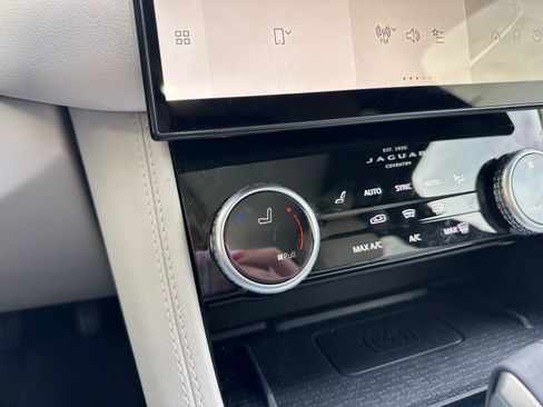 Used 2024 Jaguar F-PACE R-Dynamic S image 17