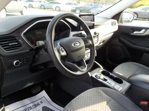 Used 2021 Ford Escape SE w/ SE Sport Appearance Package image 10
