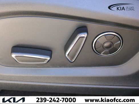 Used 2020 Ford Explorer Platinum w/ Premium Technology Package image 21