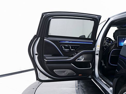 Used 2025 Mercedes-Benz Maybach S 580 4MATIC image 38