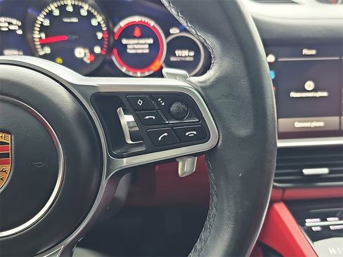 Used 2022 Porsche Cayenne image 22
