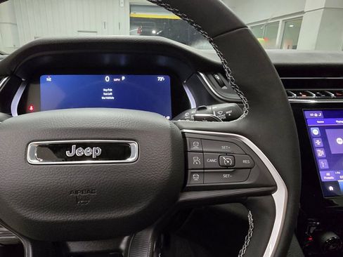 New 2025 Jeep Grand Cherokee Laredo X w/ Luxury Tech Group I image 18