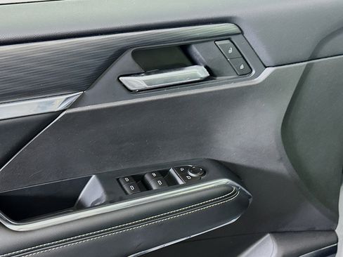 Used 2025 GMC Acadia Elevation image 15